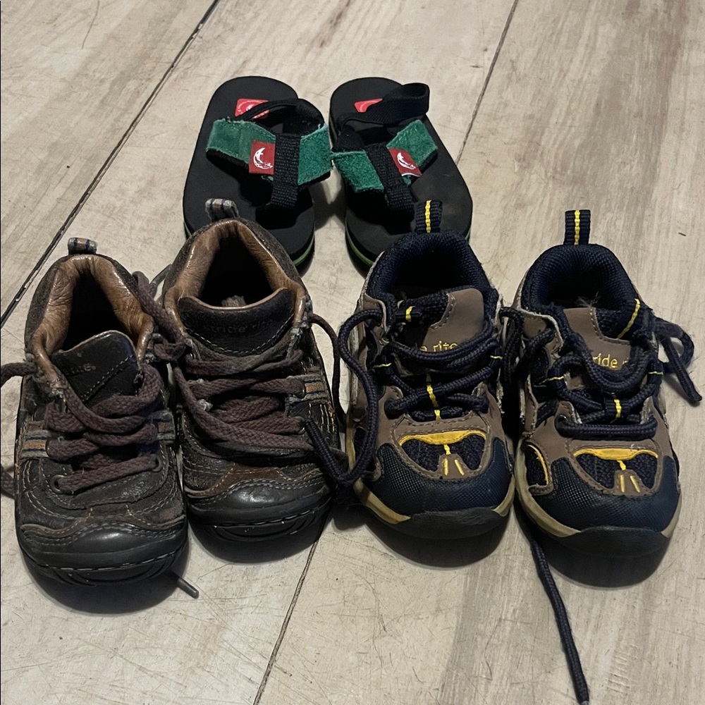 Stride Rite Brown & Navy Kids Sneakers Set with Green Sandals